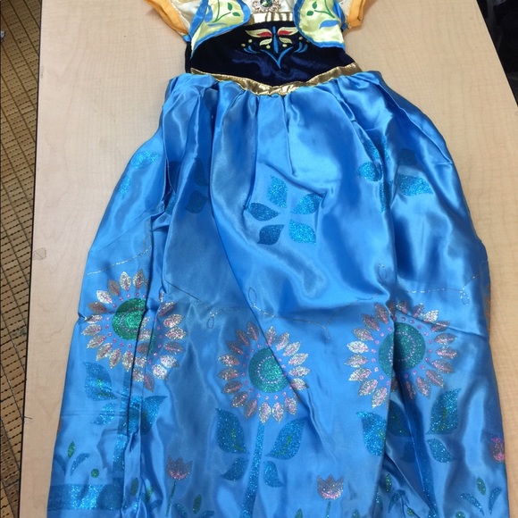 Princess Anna Dress Up 🎉 - Picture 5 of 8